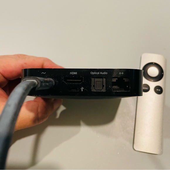 Apple TV - 3rd Generation - Picture 2 of 3